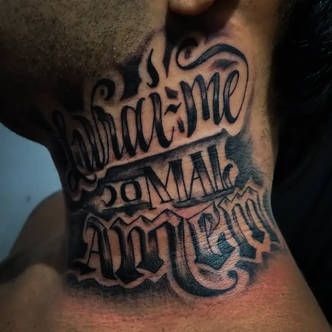 Lettering en el cuello con letra script y detalles ornamentados